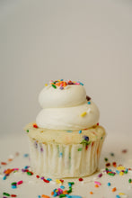 Load image into Gallery viewer, Cupcakes (Half Dozen)
