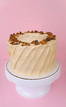 Load image into Gallery viewer, Reeses Cake
